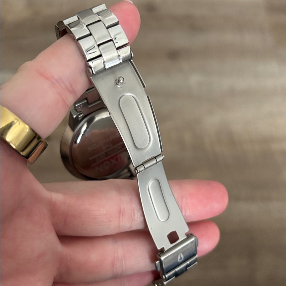 ✨Nixon Silver and Rose Gold Women's Watch - Picture 7 of 7